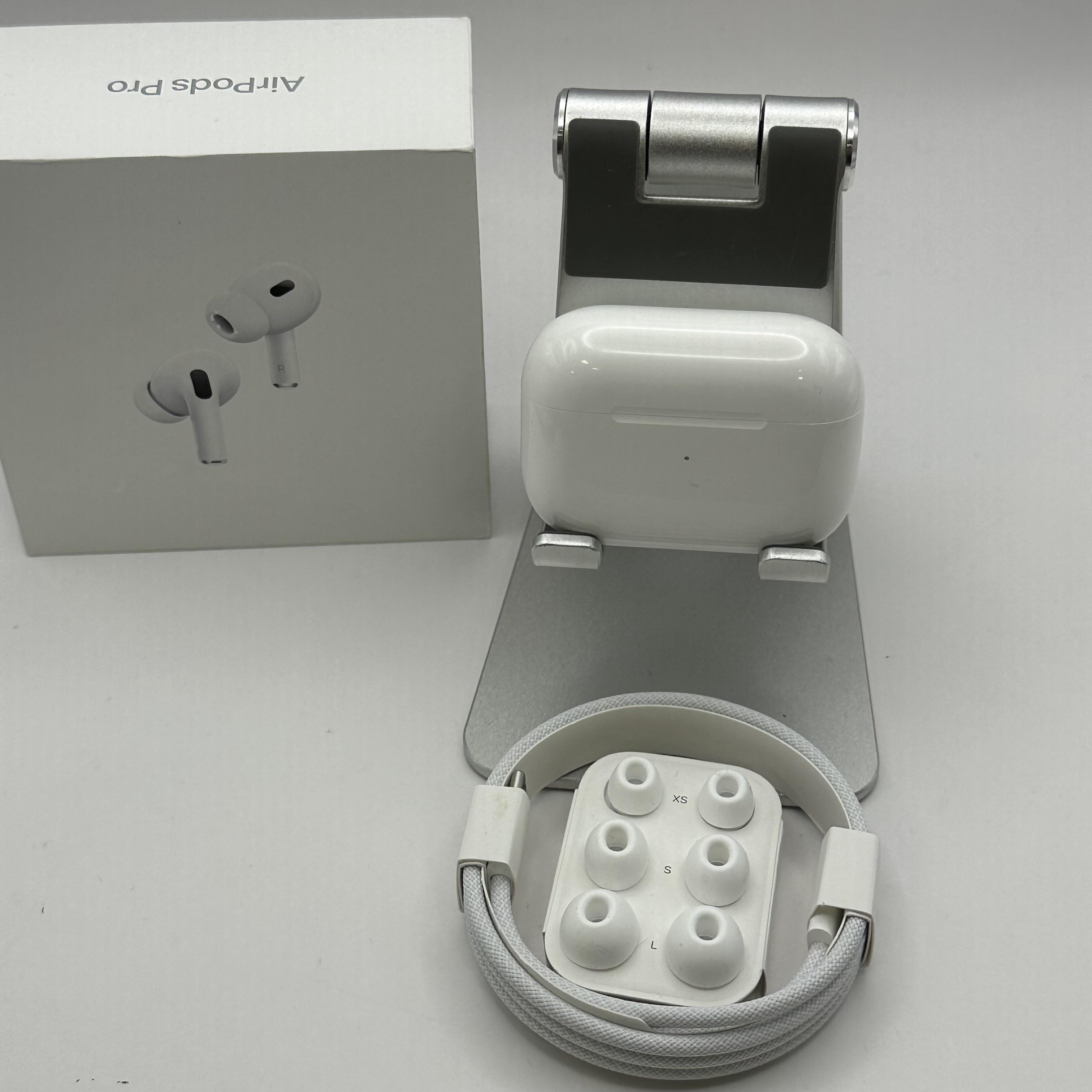 Apple AirPods Pro (2nd Gen.) USB-C White - Good Condition w