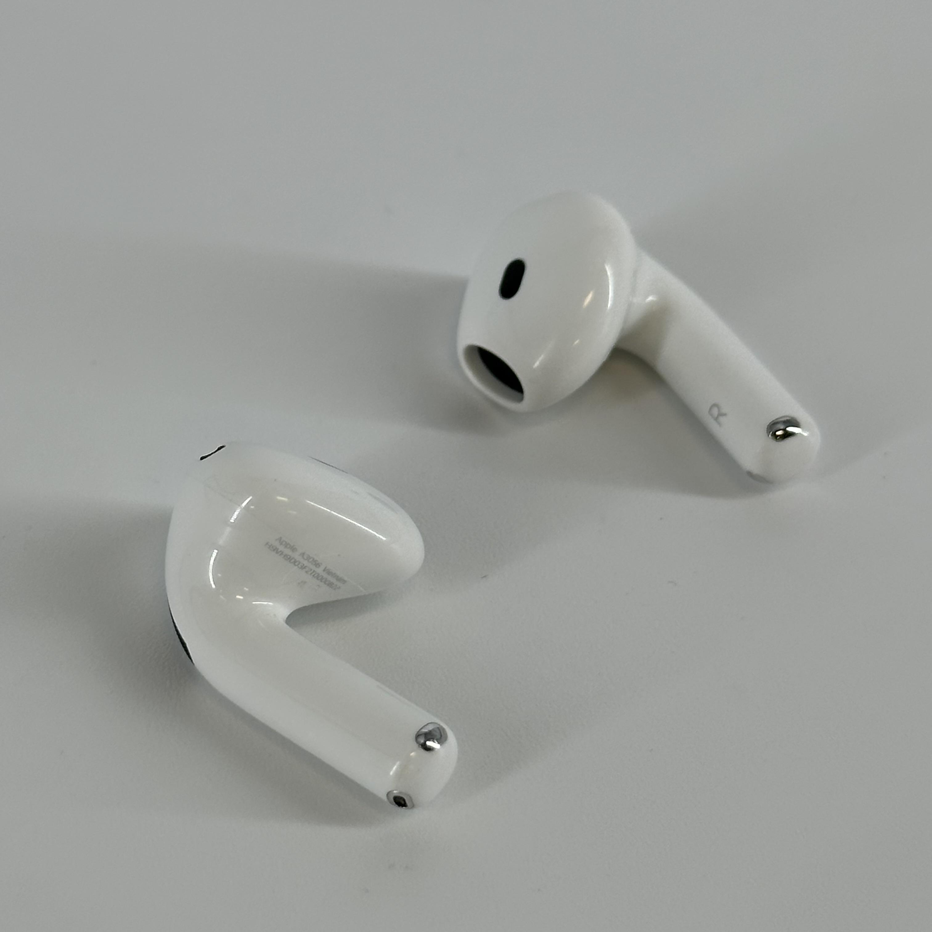 AirPods (4th Gen.) with Active Noise Cancellation USB-C White