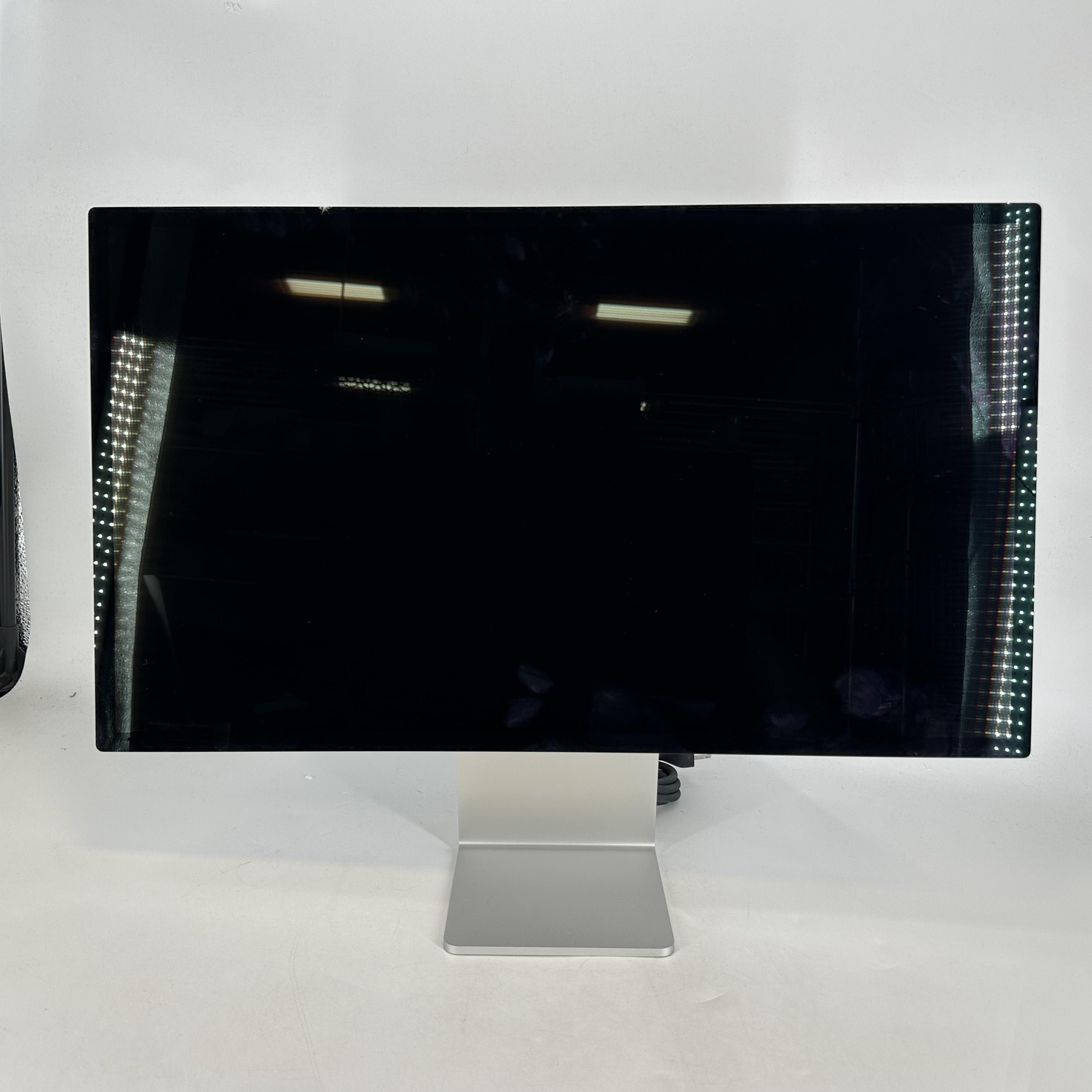 Apple Studio Display 27in 5120 x 2880 w/ Power Cord - Fair