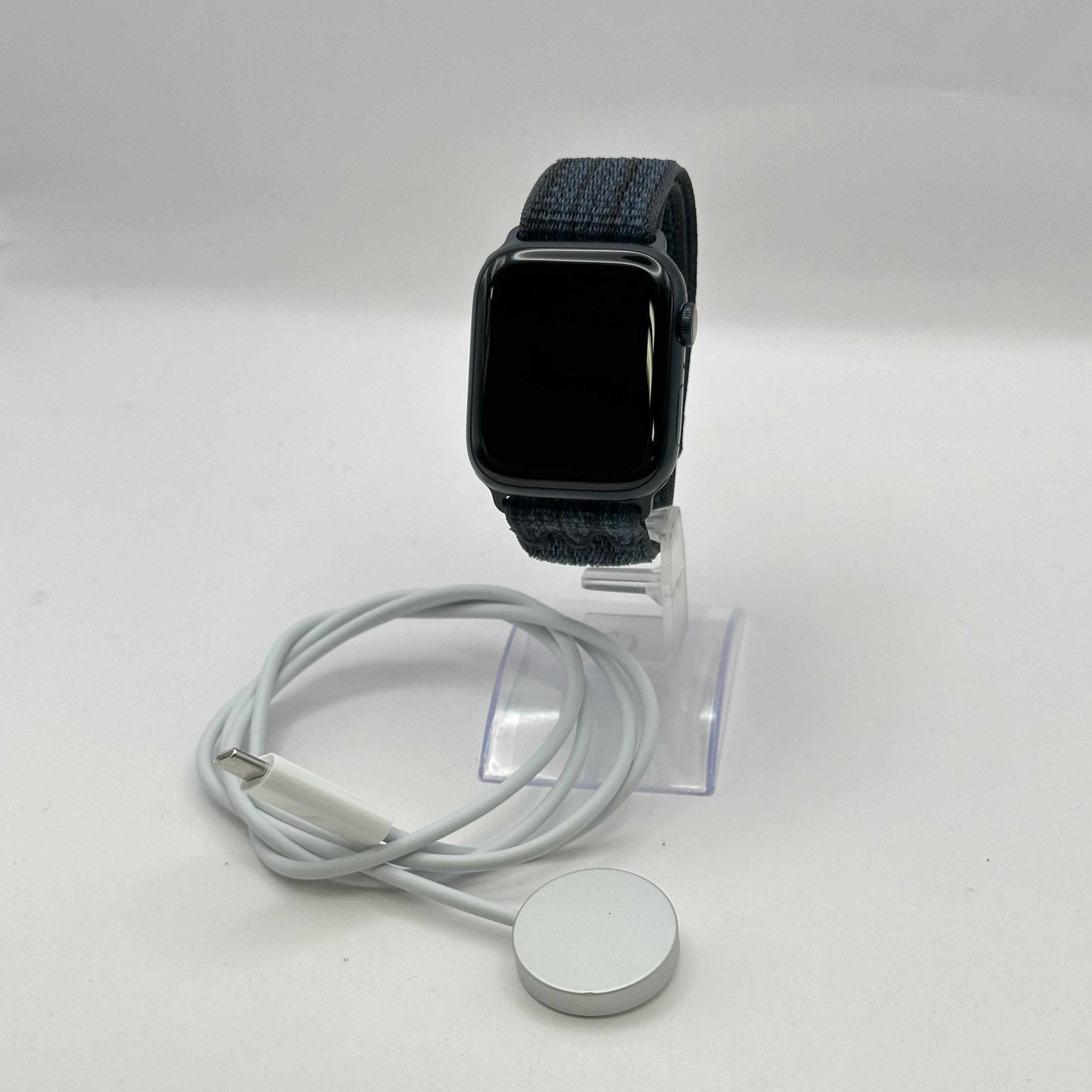 Apple Watch Nike (Series 7) 45mm Black Aluminum w/ Nike Sport Loop 